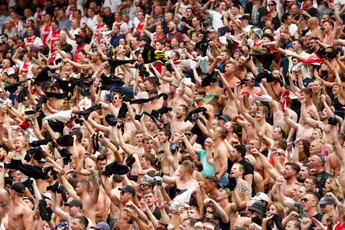 Automatisme dan wel bijgeloof onder Ajacieden? Zo vliegen spelers en fans wedstrijden aan