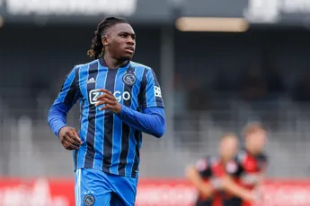 Mühren: 'Bassey laat zien dat hij durft te voetballen en dat wordt bij Ajax gevraagd'