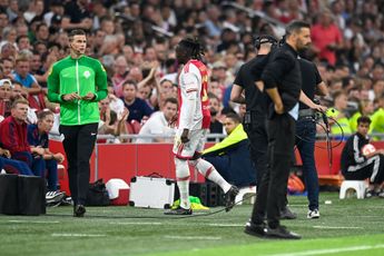 Bassey kreeg rood bij Ajax-debuut: 'Je hebt het gevoel dat je de ploeg in de steek hebt gelaten'