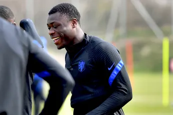 Brobbey mogelijk speciale debutant, Oranje staat vooraf stil bij overlijden Schrijvers