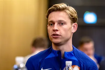 Xavi sloot transfer De Jong niet uit: 'Hij hield het wel open, dat neem ik hem ook niet kwalijk'