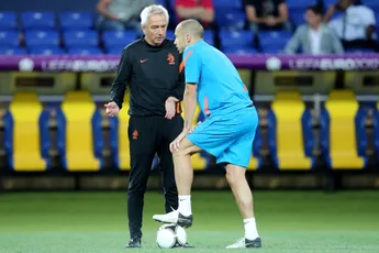 Van Marwijk benieuwd of Heitinga 'hele selectie en alle mensen waarvoor hij staat sterk kan blijven leiden'