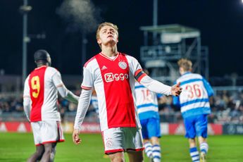 Jong Ajax mist late penalty en speelt gelijk tegen PEC Zwolle