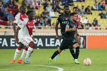 Rondom Ajax: Ünüvar misdraagt zich en krijgt rood