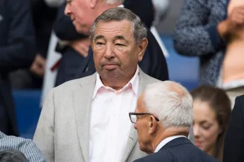 Van Os vertelt over financiële crisis Ajax: 'We bespaarden zelfs op kerstkaarten'