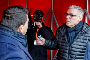 Molenaar verwacht zware Klassieker: 'Ajax moet vanuit de counter gaan voetballen'