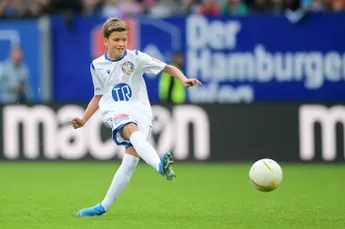 'Ajax trekt Damian van der Vaart aan; middenvelder sluit aan bij O18'