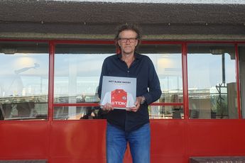 Ajax Boekenkast: ‘Het Ajax-shirt straalt souplesse uit’