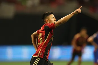 Vermeulen lyrisch over Ajax-target Almada: 'Hij is zo attractief om naar te kijken'