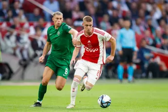 NB: 'Steijn moet op het middenveld kiezen voor Taylor óf Van den Boomen'