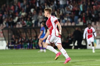 Jong Ajax geeft voorsprong uit handen, maar vecht zich toch terug tot eerste punt van het seizoen