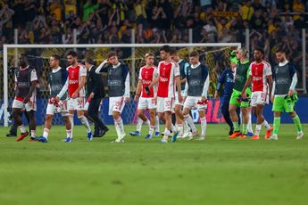Kranten: 'Ajax verdedigt als kleuterklas en valt nu en dan aan als topelftal in de dop'