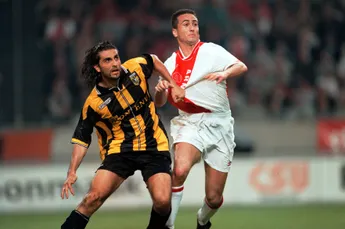 Machlas spreekt van pijnlijke situatie: 'Doet veel pijn om te zien hoe Ajax en Vitesse er voor staan'