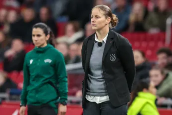Bakker blij na bekerwinst met Ajax Vrouwen: 'De beker is van ons'