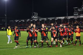 Almere City houdt nummer vier AZ in bedwang; FC Twente wint eenvoudig bij Excelsior