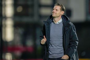 Emanuelson ziet in Vos hoofdtrainer van Ajax 1: 'Hij kan een ploeg laten swingen'