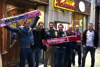 Onze Trots: ‘Paniek in theaterzaal omdat ik even wilde kijken hoeveel Ajax stond’