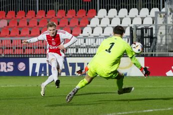 Dubbelslag Rijkhoff helpt Jong Ajax aan ruime overwinning op leeftijdsgenoten PSV