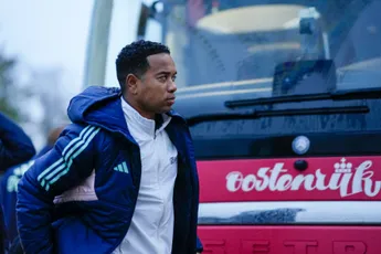Ajax O15 blij met aanwezigheid Emanuelson en Aissati: 'Het daagt onze spelers uit'