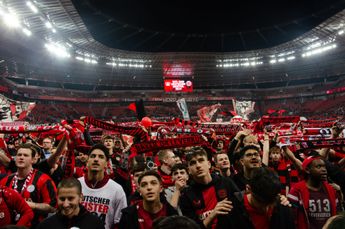 Rondom Ajax: Leverkusen-fan viert landstitel van zijn club in Ajax-shirt