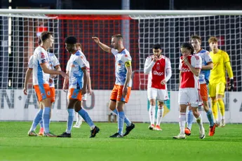 Jong Ajax weet zich geen raad met fel Den Bosch en gaat thuis onderuit