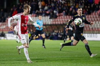 Rijkhoff herstelt zich van misser bij Jong Ajax,  stille kracht Vos weer belangrijk op het middenveld