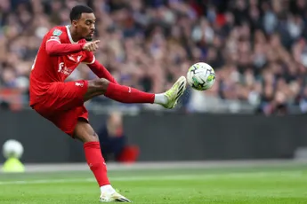 Klopp dicht Gravenberch grote toekomst toe: 'Een ongelooflijk talent'