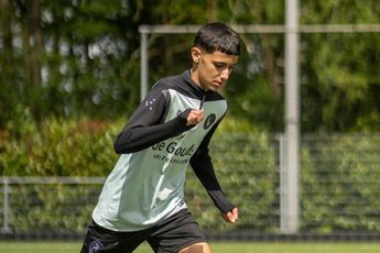Sparta-talent (15) tekent bij Ajax: ‘Denk dat ik met mijn kwaliteiten goed bij Ajax pas’