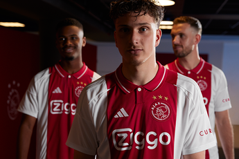 Ajax presenteert nieuw thuistenue met rode kraag