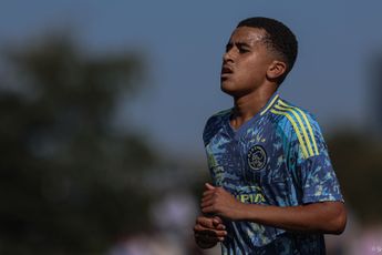 Ajax O16 dankzij sterke slotfase en matchwinner Ouazane nipt langs FC Utrecht O16