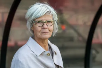 Veelbesproken trainer Hesterine de Reus vertrekt na dit seizoen bij Ajax Vrouwen