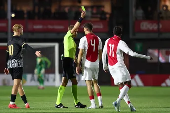 Jong Ajax verliest na rode kaart Kaplan nipt van Jong AZ