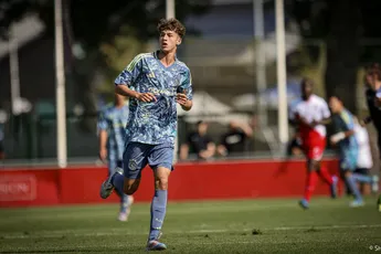 Ajax schuift verdediger Van de Pavert door naar Jong Ajax