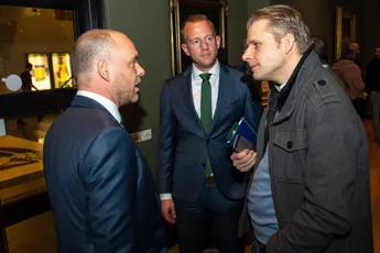 Knipping concludeert: 'Het is niet zo dat Ajax op zoek moet naar een sjeik'