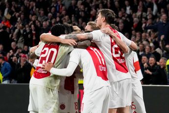 Ajax komt twee keer terug van achterstand en verslaat PSV in spannende topper