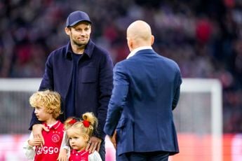 Blind, Kluivert, Tahamata en Rijkaard hebben borstbeeld in supportershome Ajax