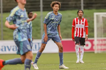 Ajax biedt Cruden eerste contract aan; zestienjarige ligt tot medio 2028 vast