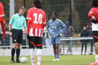 Ajax O19-talent stelt zich voor: 'Ik kan de aanvallers bedienen en zelf scoren'