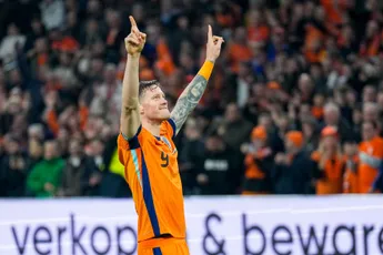 Perez prijst Weghorst om volwassen reactie op Gakpo: 'Het is bloedirritant'