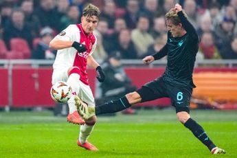 Godts krijgt vragen over mogelijke crisissfeer bij Ajax: 'Er is geen crisis, haha'