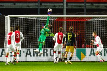 Reverson pakt zijn kans bij overwinning Jong Ajax op Roda JC