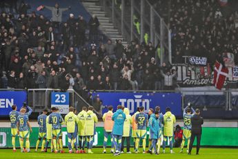 Rondom Ajax: ME grijpt in op tribune na vechtpartij tijdens sc Heerenveen - Ajax