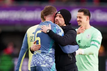 Farioli blij met Ajax-captain: 'Helpt jonge spelers om bepaalde normen te creëren'