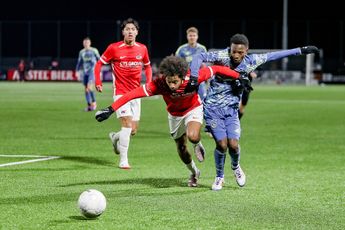 Jetten maakt indruk bij Jong Ajax, waar Setford in de fout gaat