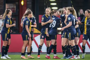 Ajax Vrouwen uitgeschakeld in beker na dubbelslag FC Twente voor rust