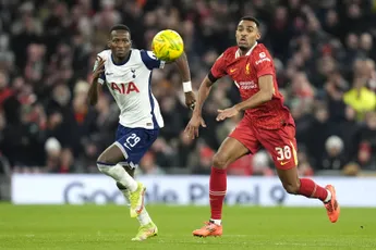 Carragher nomineert Gravenberch voor Speler van het Jaar: 'Doet me denken aan Patrick Vieira'