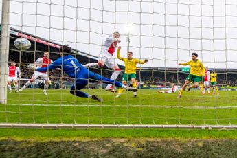 Van Hanegem pissig over strafschop: 'Qua arbitrage zit het de laatste weken weer traditioneel mee'