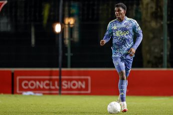 Johnson is ambitieus: 'Vast aansluiten bij Jong Ajax en hopelijk meetrainen met het eerste'