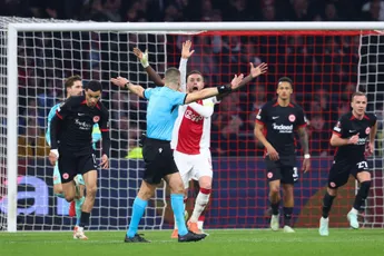 Rondom Ajax: Voormalig scheidsrechter vertelt over 'trash talker' Henderson
