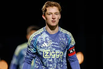 'Ajax neemt afscheid van Jong Ajax-vijftal en wil meerdere talenten langer binden'